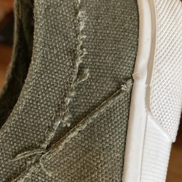 Tommy Bahama Distressed Sneakers - Picture 14 of 16